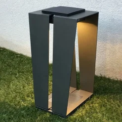 Les Jardins Sokkellamper Med Sensor|Solcellelamper > LED-solcellelampe Skaal i aluminium, 40 cm, grå
