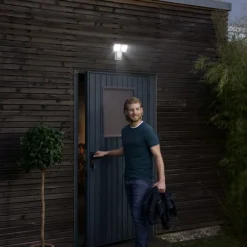 Væglampe Med Sensor|Udendørs Spot ^ LEDVANCE Endura Pro Spot sensor LED-spot 16W hvidt