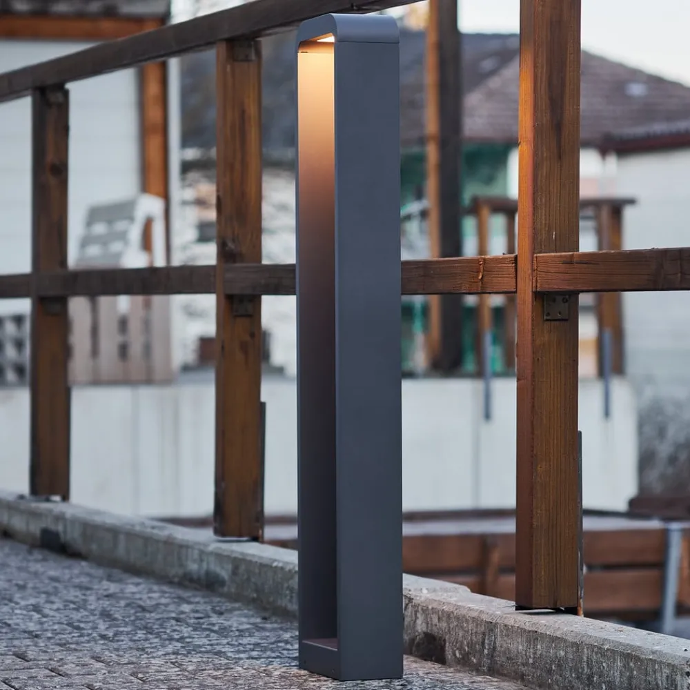 Gadebelysning ^ Lindby Emima LED-gadelampe lavet af aluminium 100 cm