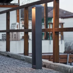 Gadebelysning ^ Lindby Emima LED-gadelampe lavet af aluminium 100 cm