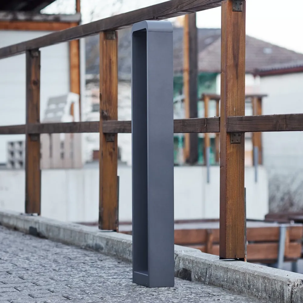 Gadebelysning ^ Lindby Emima LED-gadelampe lavet af aluminium 100 cm