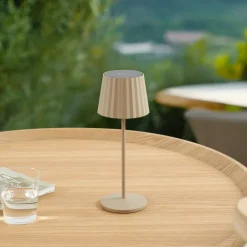Lindby Dekorationsbelysning|Terrassebelysning > LED-batteridrevet bordlampe Esali, beige, metal, IP65