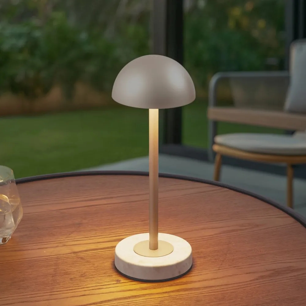 Dekorationsbelysning|Terrassebelysning ^ Lindby LED-batteridrevet bordlampe Pippin, guld/travertin, IP44