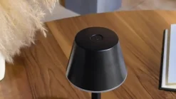 Lindby Dekorationsbelysning|Terrassebelysning > LED genopladelig lampe Gaja, sort, USB, IP44, RGBW, dæmpbar.