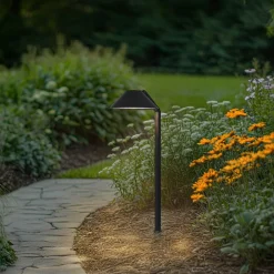 Udendørs Spot ^ Lindby LED-lampe med jordspyd Capelo, sort, metal, 77 cm