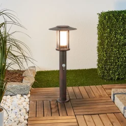 Lindby Sokkellamper Med Sensor|Terrassebelysning > LED-sokkellampe Pavlos, 55 cm, rustfarvet, sensor