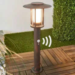 Lindby Sokkellamper Med Sensor|Terrassebelysning > LED-sokkellampe Pavlos, 55 cm, rustfarvet, sensor