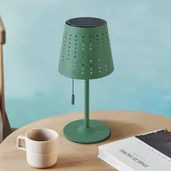 Lindby Dekorationsbelysning|Terrassebelysning > LED-solcellebordlampe Hilario, grøn, jern, genopladeligt batteri