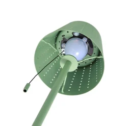 Solcellelamper ^ Lindby LED-solcellegulvlampe Hilario, grøn, jern, genopladeligt batteri