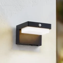 Lindby Solcelle Lampe Med Sensor|Væglampe Med Sensor > LED solcellelampe Eleazar, sort, sensor, dæmpbar