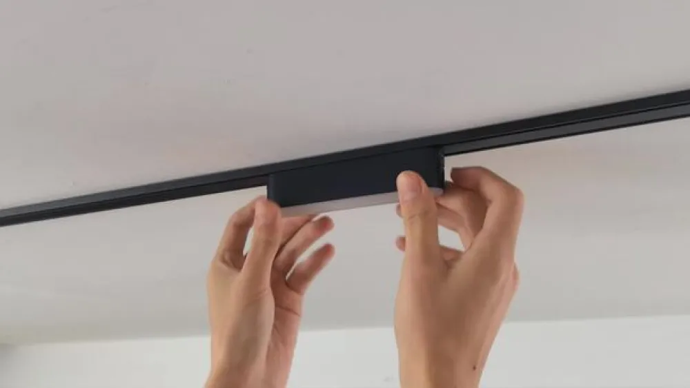 Skinnesystem ^ Lindby LED-strip 48 V Lumaro, sort,5W,plast,dæmpbar