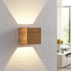 Væglamper|Væglamper ^ Lindby LED-væglampe Benicio, 11 cm, kantet, træ