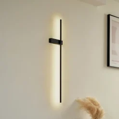 Lindby Væglamper|Væglamper > LED-væglampe Natsumi, sort, aluminium, 90 cm