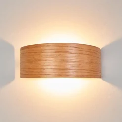 Væglamper|Væglamper ^ Lindby LED-væglampe Rafailia, bredde 23 cm, træ, 3.000 K