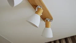 Loftlamper|Loftlamper ^ Lindby loftspot Merela, hvid, 45 cm, 3 lyskilder, træ, E14