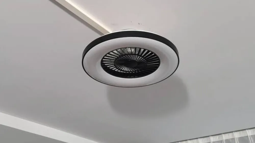 Lindby Loftventilatorer > Smart LED-loftventilator Paavo sort, lydsvag Tuya