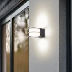 Lindby Væglamper > Smart LED udendørs væglampe Fyra, rund, CCT, RGB, Tuya