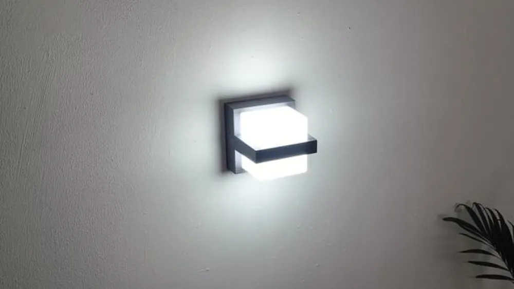 Lindby Terrassebelysning|Væglamper > Smart LED udendørs væglampe Fyra kantet CCT RGB Tuya