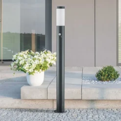 Lindby Gadebelysning Med Sensor|Gadebelysning > Statius vejlampe, antracit/hvid, sensor, 100 cm