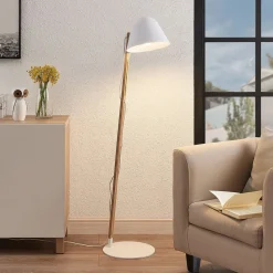 Pendellamper|Gulvlamper ^ Lindby Tetja gulvlampe med træstang, hvid