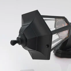 Lindby Væglampe Med Sensor|Terrassebelysning > udendørs LED-væglampe Iavo, sensor, sort, lygte