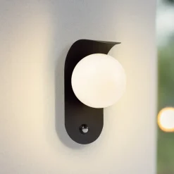 Væglampe Med Sensor|Terrassebelysning ^ Lindby udendørs LED-væglampe Lacie, sensor, sort/hvid, aluminium