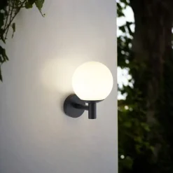Terrassebelysning|Væglamper ^ Lindby udendørs væglampe Dangan, hvid, glas, Ø 20 cm, IP44