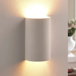 Væglamper|Væglamper ^ Lindby væglampe Colja, rund, højde 16 cm, gips, hvid
