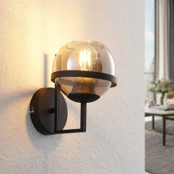 Lindby Pendellamper|Væglamper > væglampe Marinka, højde 20 cm, sort, røgfarvet glas