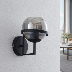 Lindby Pendellamper|Væglamper > væglampe Marinka, højde 20 cm, sort, røgfarvet glas