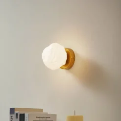 Lindby Væglamper|Væglamper > væglampe Piatra, opal/messing, glas, Ø 16 cm, G9