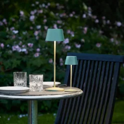 LOOM DESIGN Dekorationsbelysning > LED genopladelig bordlampe Modi Micro, IP65 grøn-grå