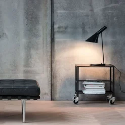 Arbejdsrum/Kontor ^ Louis Poulsen AJ - designer bordlampe, sort