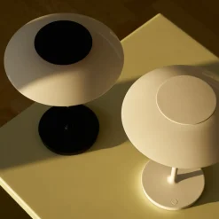 Louis Poulsen Dekorationsbelysning > LED-bordlampe PH 80, hvid/rød/krom IP44