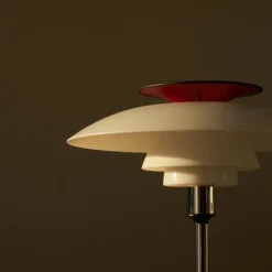 Louis Poulsen Dekorationsbelysning > LED-bordlampe PH 80, hvid/rød/krom IP44