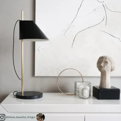 Louis Poulsen Arbejdsrum/Kontor > Yuh Brass marmor-bordlampe, sort