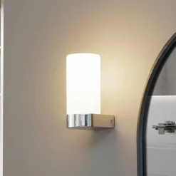 Lucande Væg- Og Spejllamper > Basolo væglampe til badeværelset, krom, højde 17,2 cm, glas