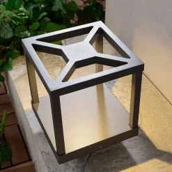 Lucande Terrassebelysning > LED-sokkellampe Lealan, sort, metal, 23 cm, IP54