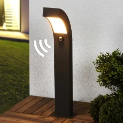 Lucande Sokkellamper Med Sensor|Terrassebelysning > LED-sokkellampe Lennik, sensor, 60 cm, antracit