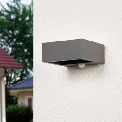 Lucande Solcelle Lampe Med Sensor|Væglampe Med Sensor > LED solcelle-væglampe Mahra, antracit, metal, sensor