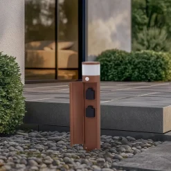 Lucande Gadebelysning Med Sensor|Gadebelysning > sokkellampe Corban, rust, sensor, stikkontakter, IP44