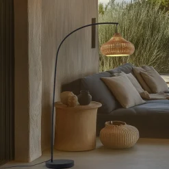 Terrassebelysning ^ Lucande udendørs gulvlampe Taniola, beige, rattan, 195 cm, IP44
