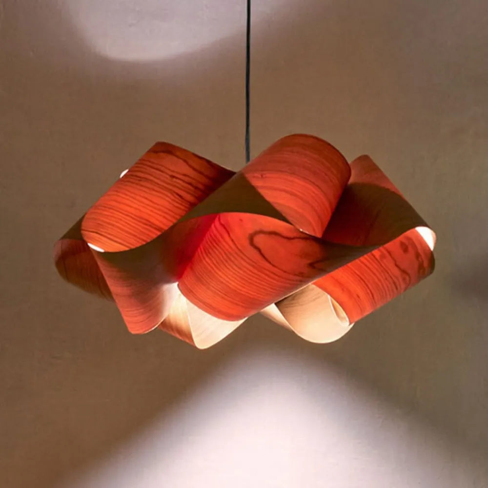 LZF LAMPS Pendellamper > LZF Swirl vedhæng, kabel sort Ø 54cm kirsebærtræ