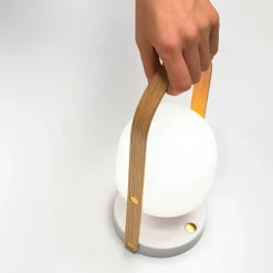 MARSET Bordlamper > FollowMe LED-bordlampe, hvid eg, højde 29 cm