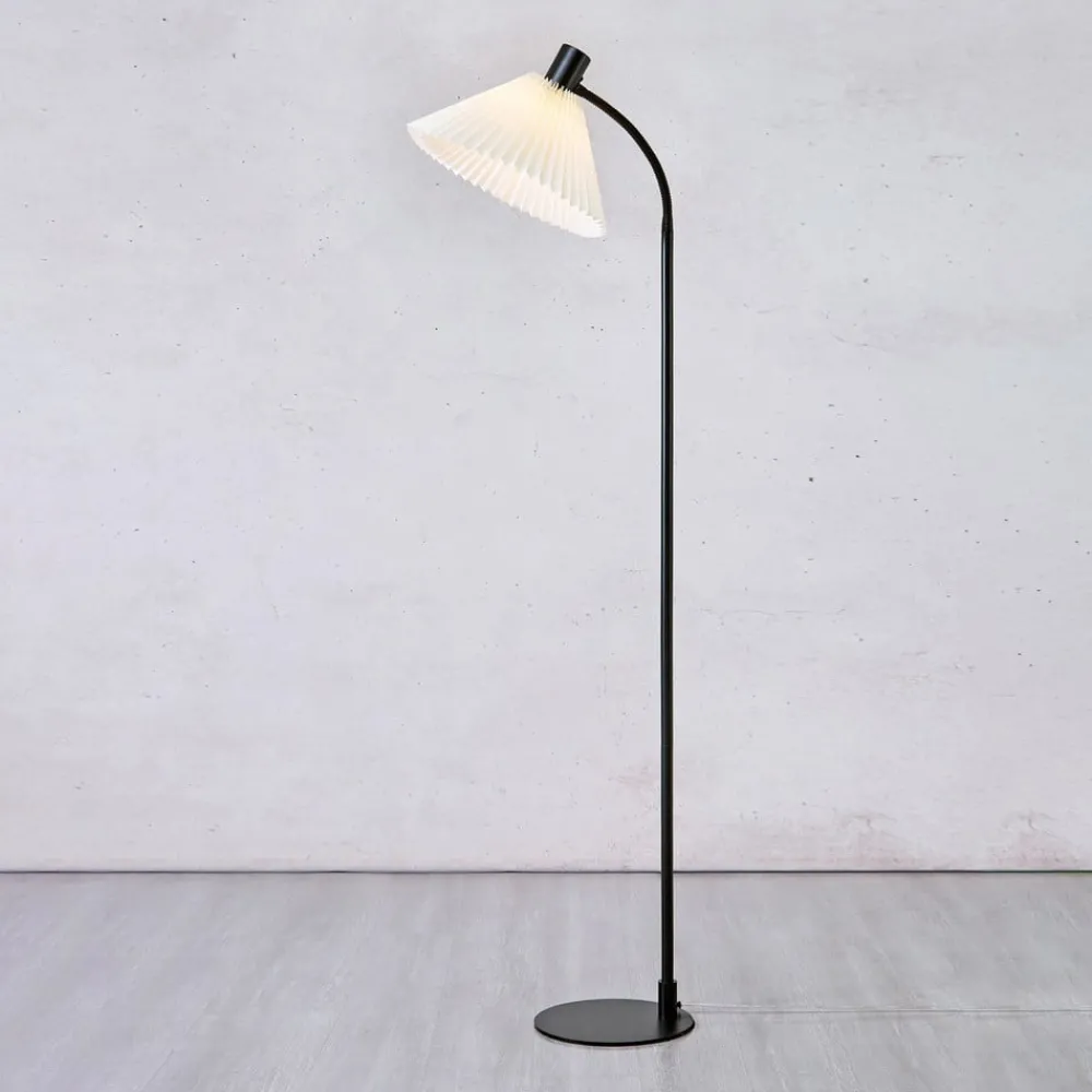 Markslöjd Gulvlamper|Gulvlamper > Mira tekstilgulvlampe, sort