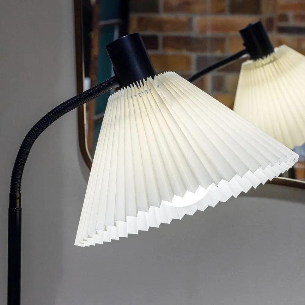 Markslöjd Gulvlamper|Gulvlamper > Mira tekstilgulvlampe, sort