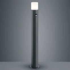 Trio Lighting Gadebelysning > Moderne vejlampe Hoosic med bevægelsessensor