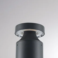 Molto Luce Gadebelysning > Mona LED-vejlampe, Ø 10 cm, aluminium, højde 85 cm