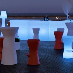 Newgarden Møbel Og Interiør|Terrassebelysning > Capri LED batteridrevet barbord, RGBW, 110 cm højt, hvid