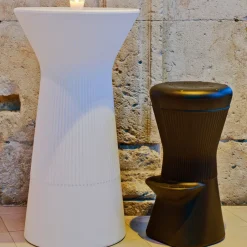 Newgarden Møbel Og Interiør|Terrassebelysning > Capri LED batteridrevet barbord, RGBW, 110 cm højt, hvid